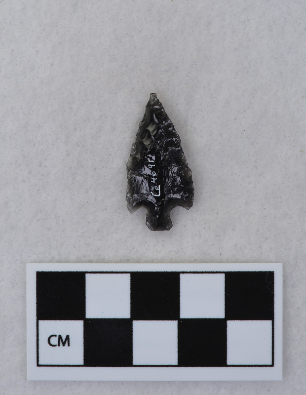 Corner notched, associated w/Ce.4026