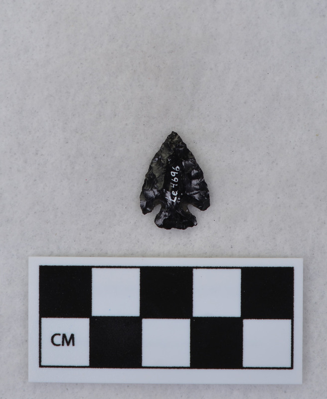 Corner notched, associated w/Ce.4026