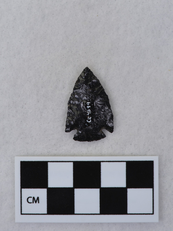 Corner notched, associated w/Ce.4026