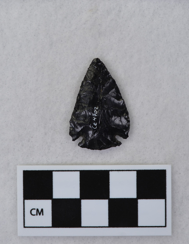 Corner notched, associated w/Ce.4026