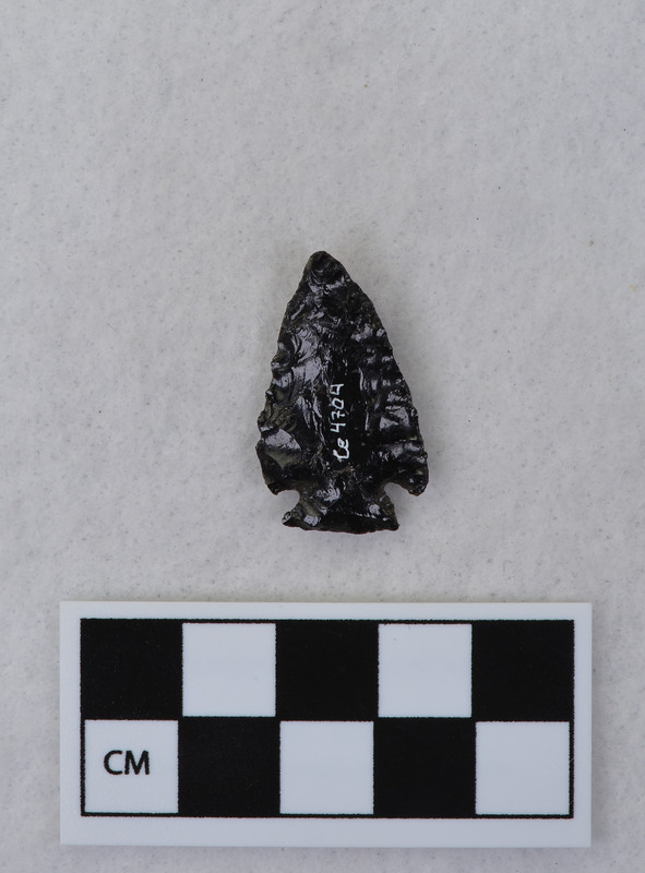 Corner notched, associated w/Ce.4026