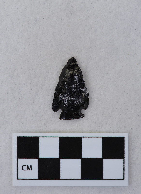 Corner notched, associated w/Ce.4026