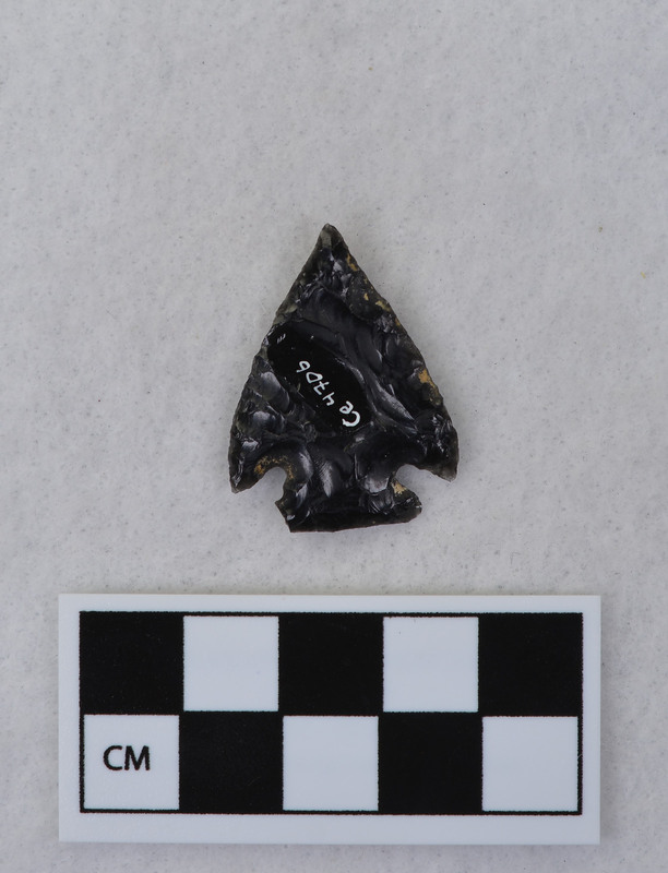 Corner notched, associated w/Ce.4026