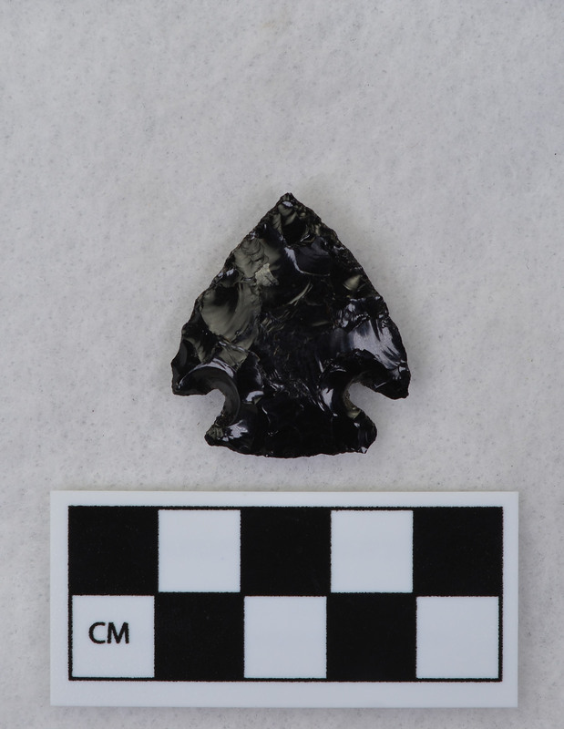 Corner notched, associated w/Ce.4026