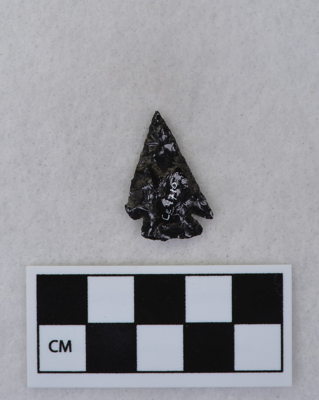 Corner notched, associated w/Ce.4026