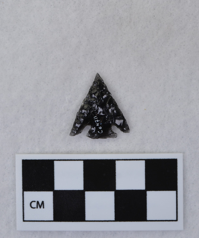 Corner notched, associated w/Ce.4026