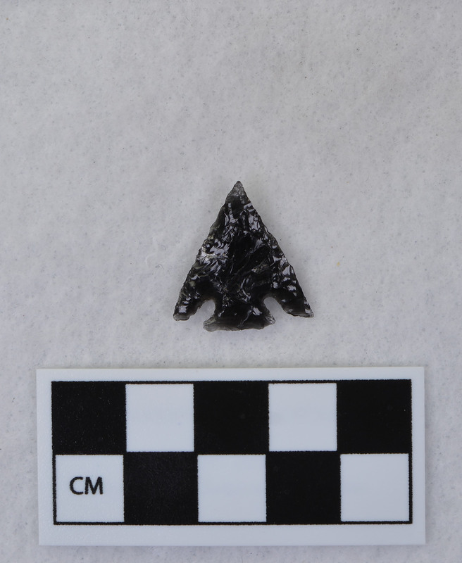 Corner notched, associated w/Ce.4026