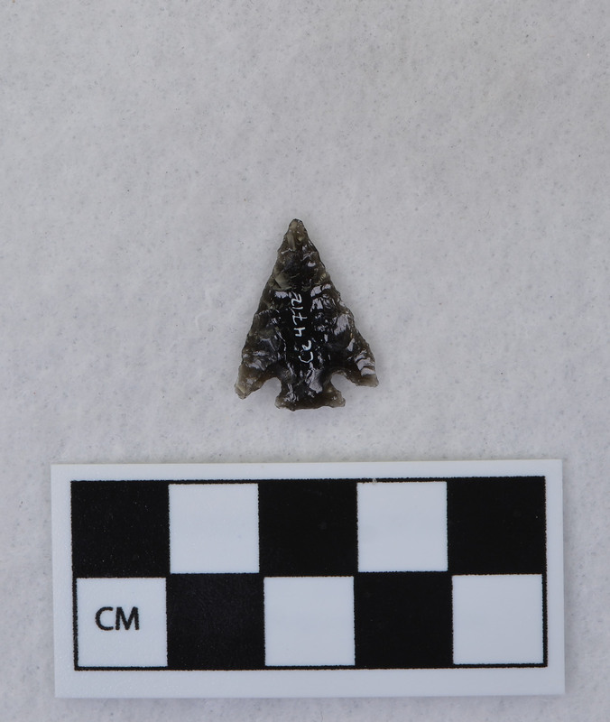 Corner notched, associated w/Ce.4026