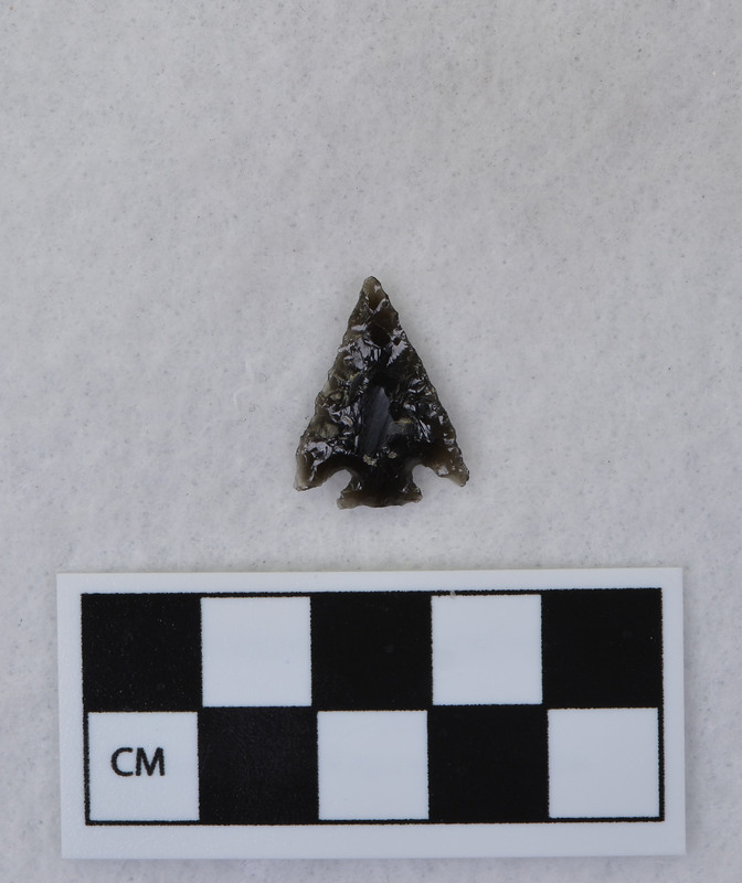 Corner notched, associated w/Ce.4026