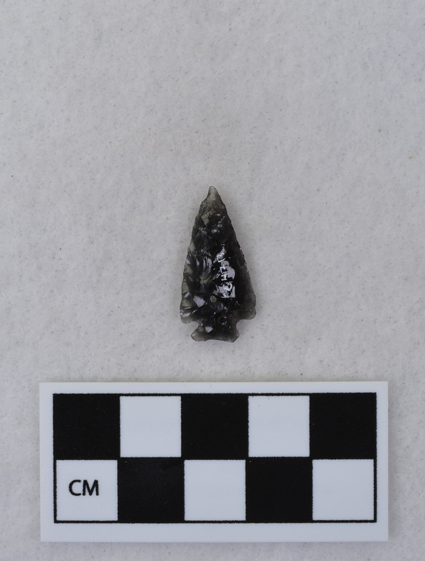 Corner notched, associated w/Ce.4026