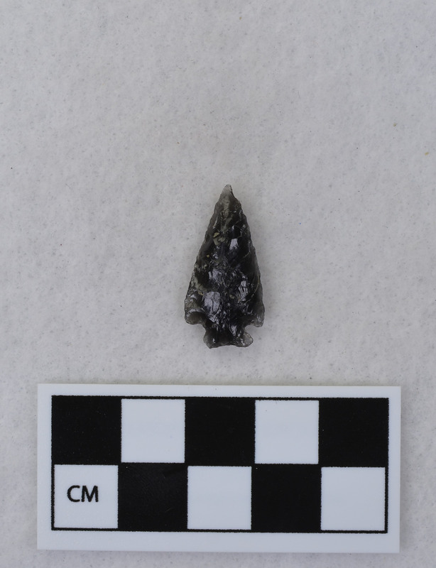 Corner notched, associated w/Ce.4026