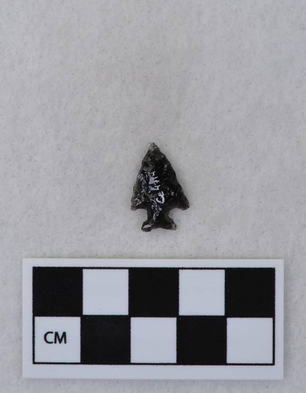 Corner notched, associated w/Ce.4026