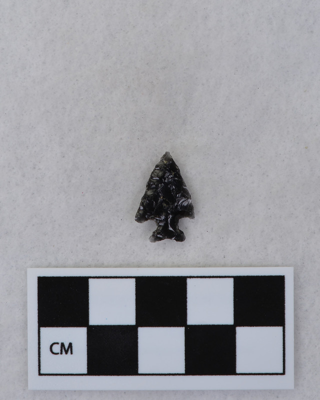 Corner notched, associated w/Ce.4026