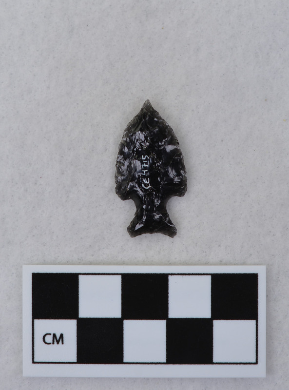 Corner notched, associated w/Ce.4026