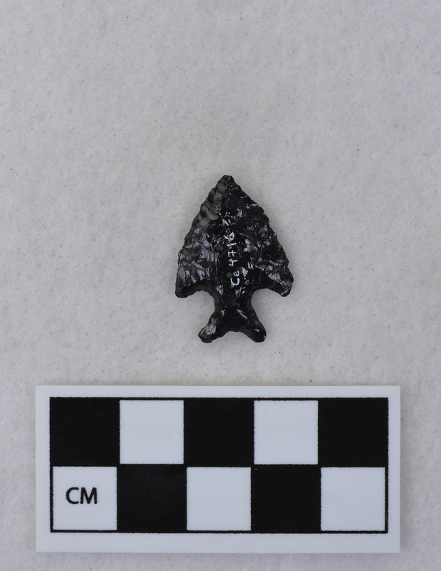 Corner notched, associated w/Ce.4026