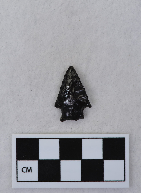 Corner notched, associated w/Ce.4026