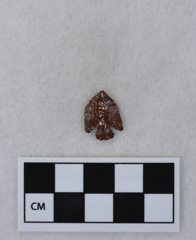 Corner notched, associated w/Ce.4026