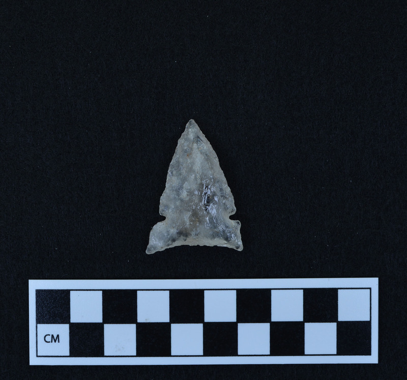 Corner notched, associated w/Ce.4067