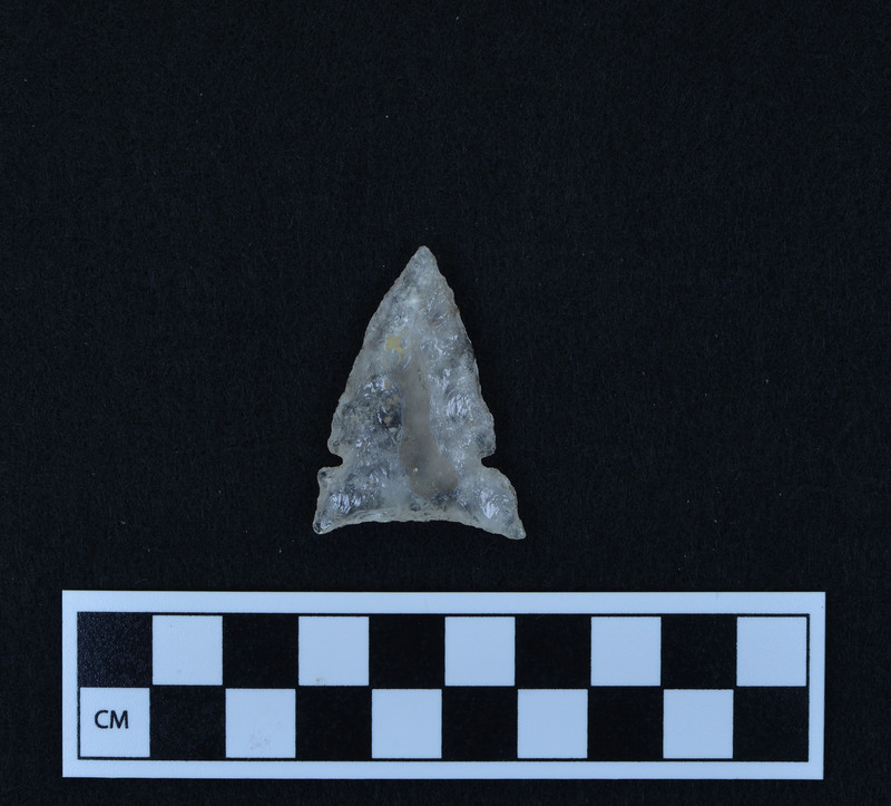 Corner notched, associated w/Ce.4067