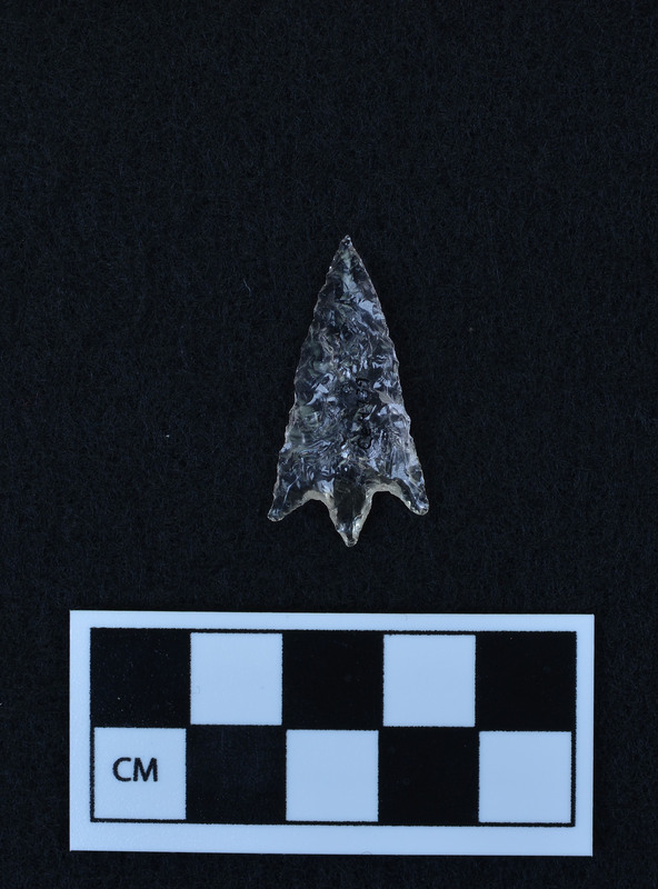 Corner notched, associated w/Ce.4067