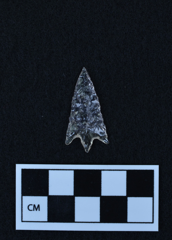 Corner notched, associated w/Ce.4067