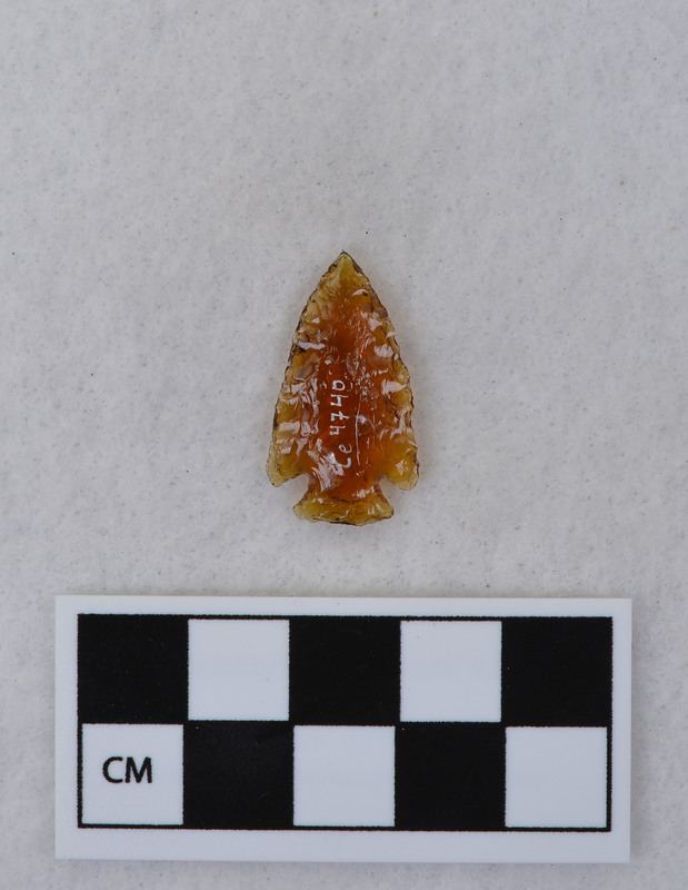 Corner notched, associated w/Ce.4067