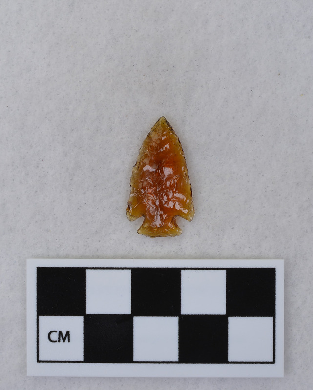 Corner notched, associated w/Ce.4067