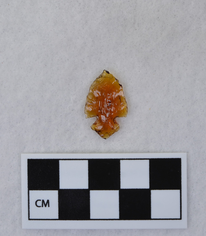 Corner notched, associated w/Ce.4067