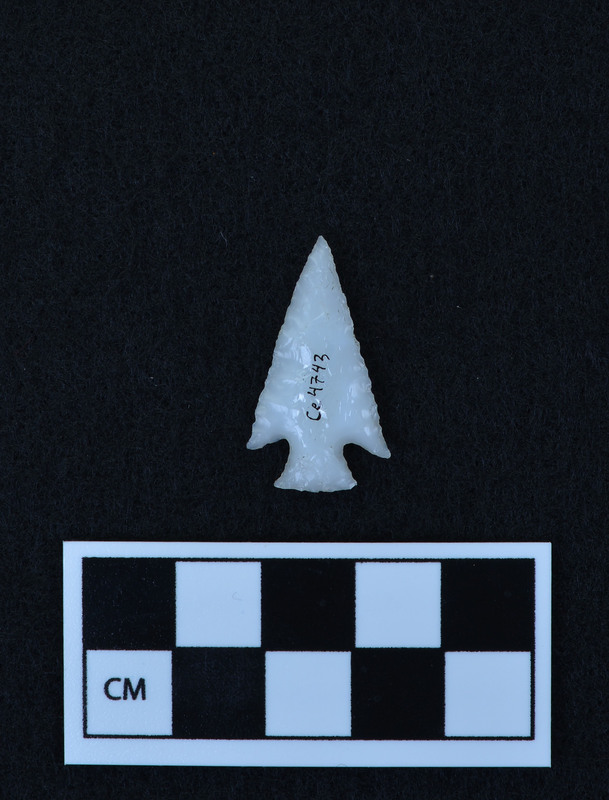 Corner notched, associated w/Ce.4067