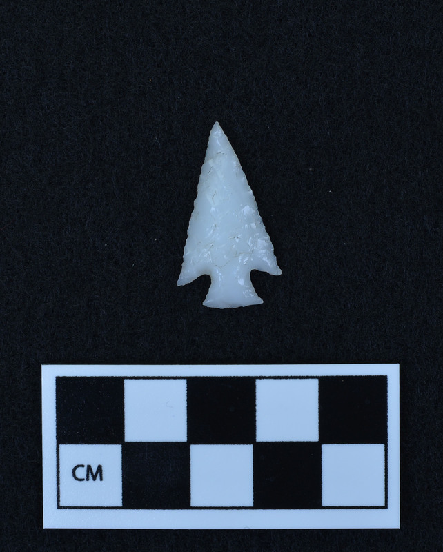 Corner notched, associated w/Ce.4067