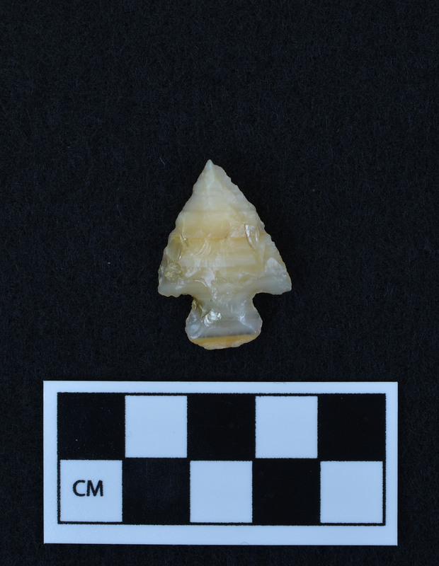 Corner notched, associated w/Ce.4067