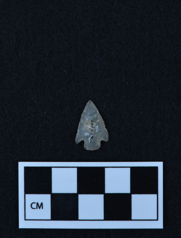 Corner notched, associated w/Ce.4067