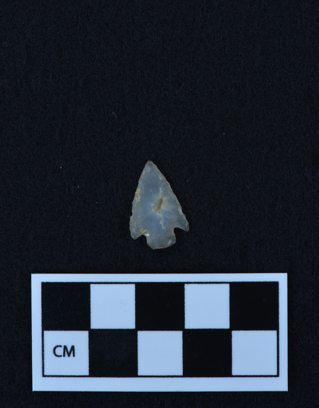 Corner notched, associated w/Ce.4067