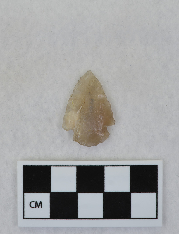 Corner notched, associated w/Ce.4067