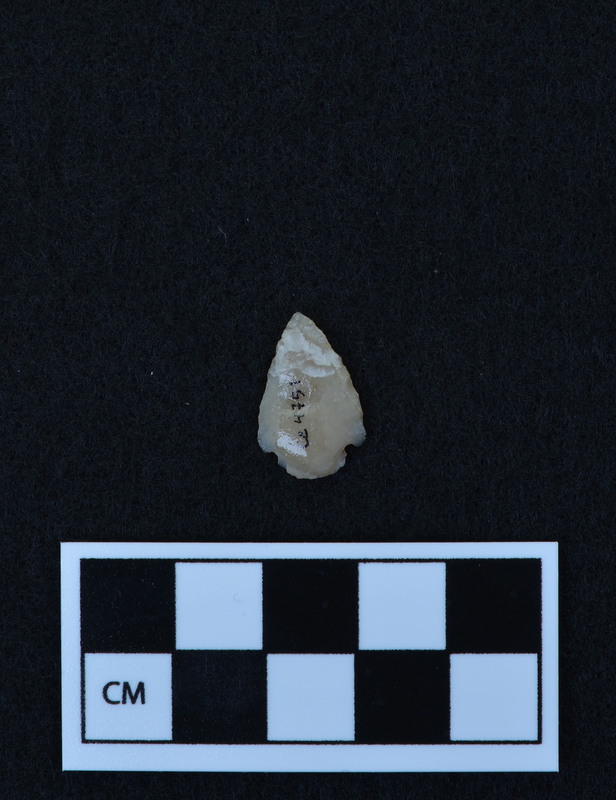 Corner notched, associated w/Ce.4067