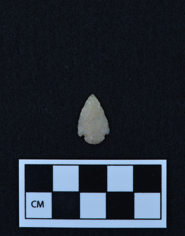 Corner notched, associated w/Ce.4067