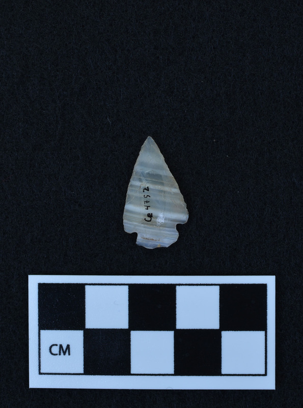 Corner notched, associated w/Ce.4067