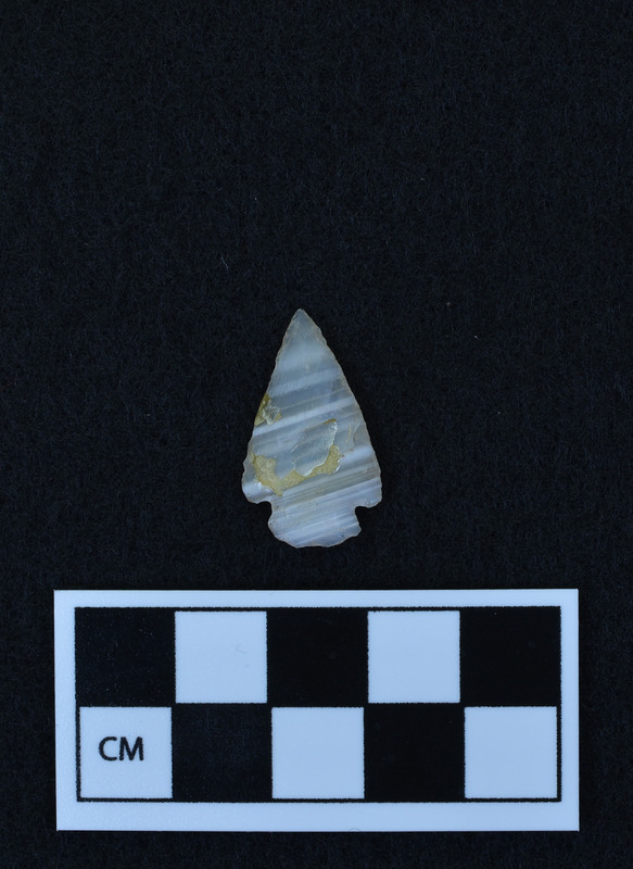 Corner notched, associated w/Ce.4067