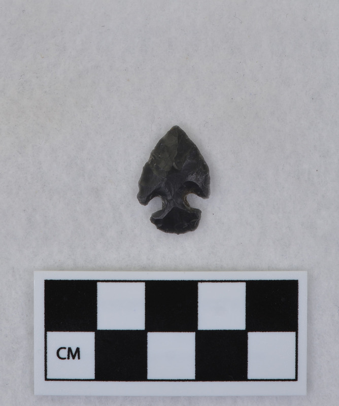 Corner notched, associated w/Ce.4067