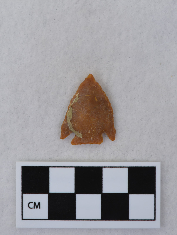 Corner notched, associated w/Ce.4067