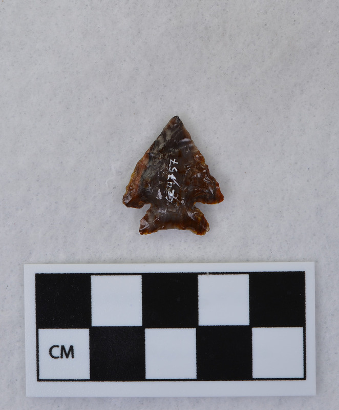 Corner notched, associated w/Ce.4067