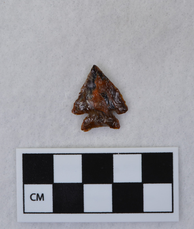 Corner notched, associated w/Ce.4067