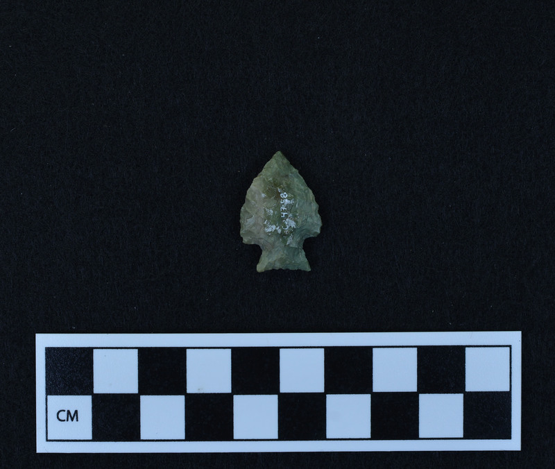 Corner notched, associated w/Ce.4067