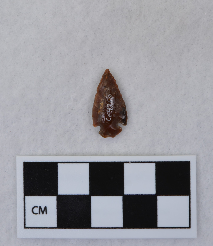 Corner notched, associated w/Ce.4067