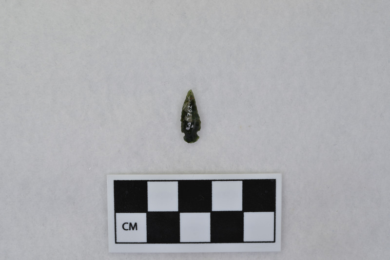 Corner notched, associated w/Ce.4067