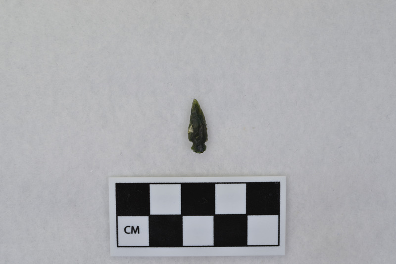 Corner notched, associated w/Ce.4067