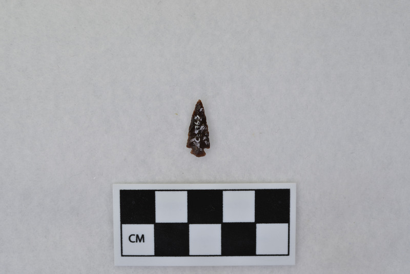 Corner notched, associated w/Ce.4067