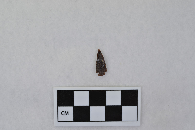 Corner notched, associated w/Ce.4067