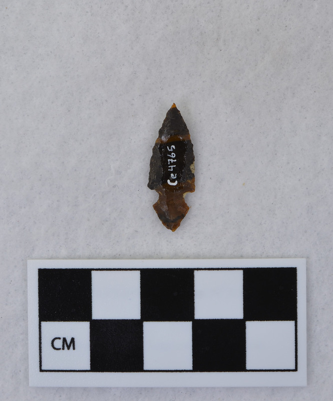 Corner notched, associated w/Ce.4067