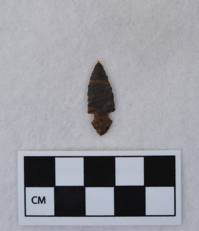 Corner notched, associated w/Ce.4067